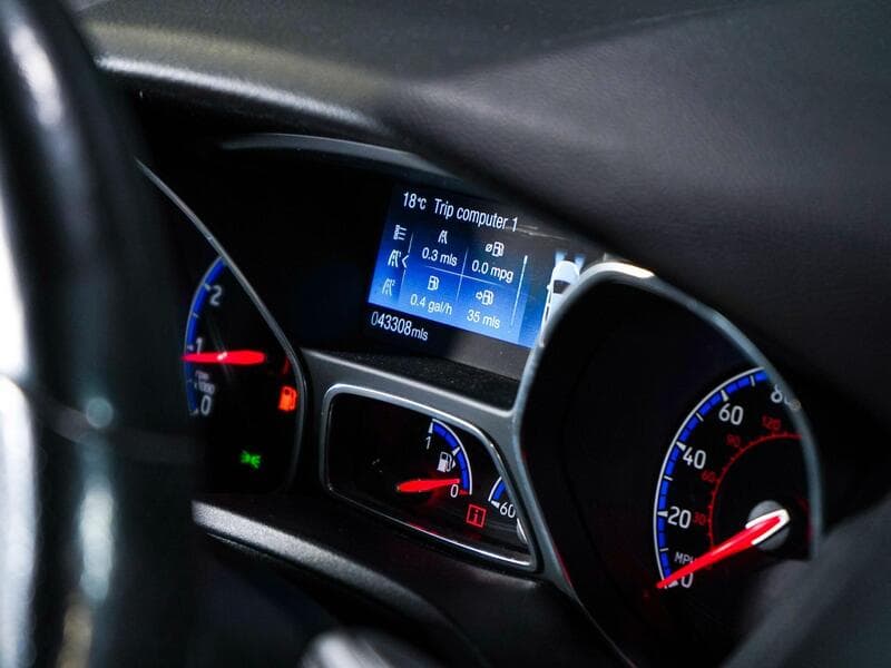 2017 Ford Focus - Thumbnail 28