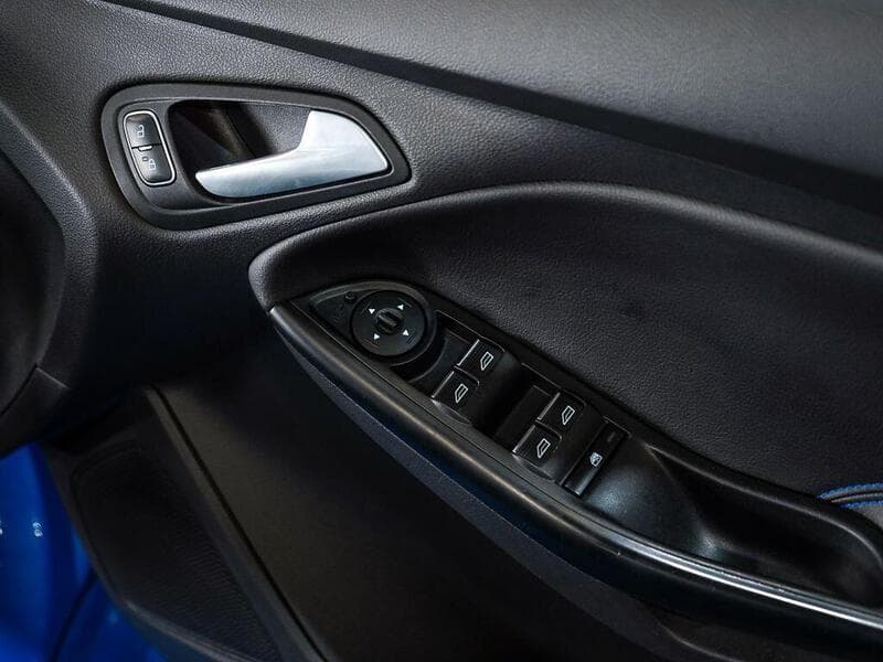 2016 Ford Focus - Thumbnail 26