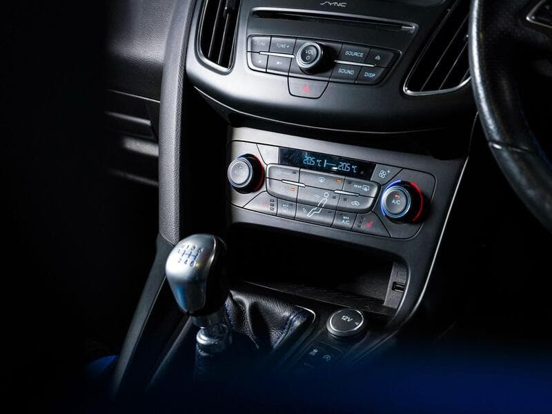 2017 Ford Focus - Thumbnail 19