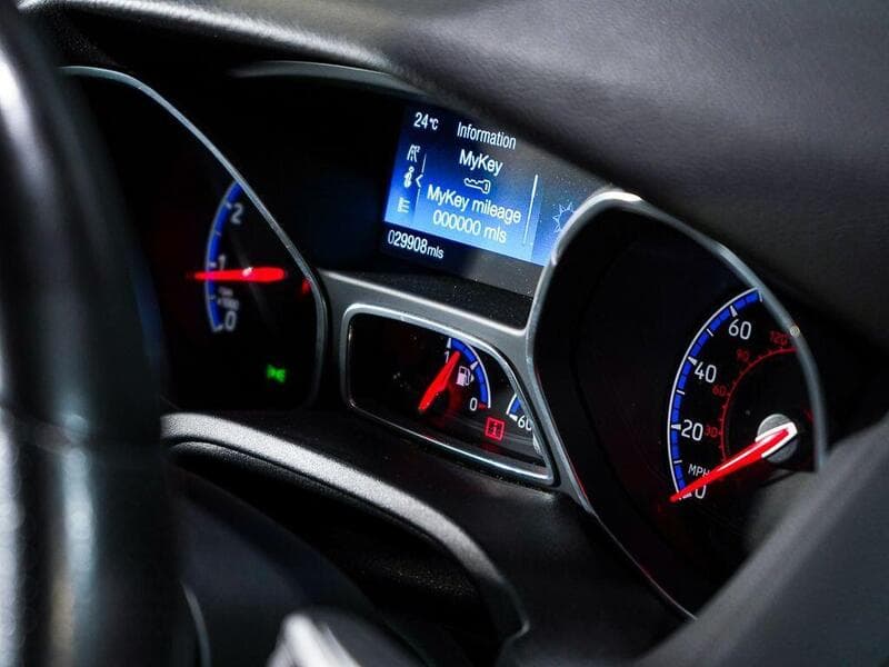 2016 Ford Focus - Thumbnail 23